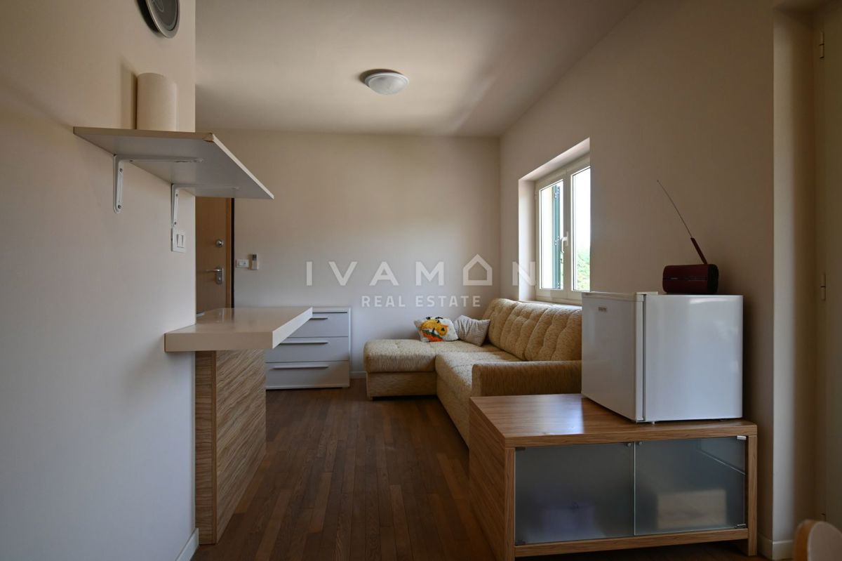 Bilocale in palazzina con piscina