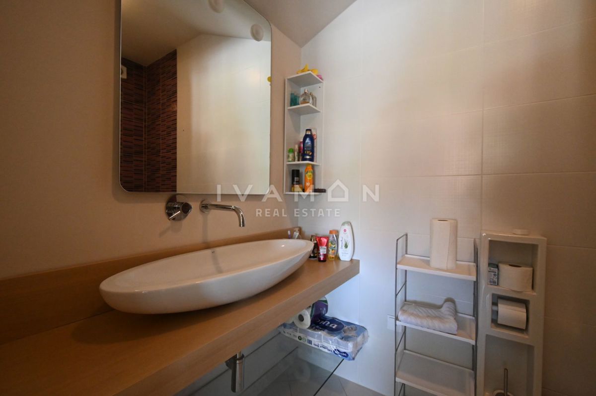 Bilocale in palazzina con piscina