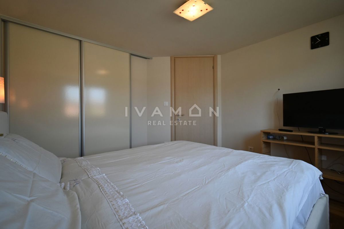 Bilocale in palazzina con piscina