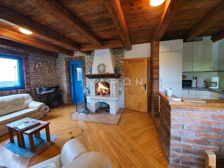 OCCASIONE: Casa indipendente con piscina