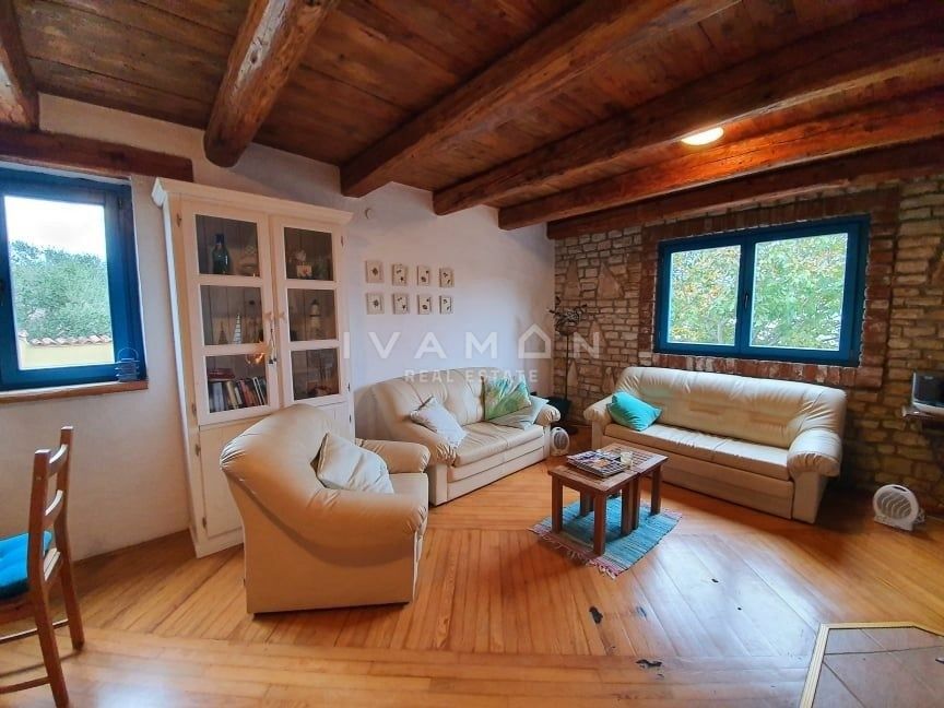 OCCASIONE: Casa indipendente con piscina