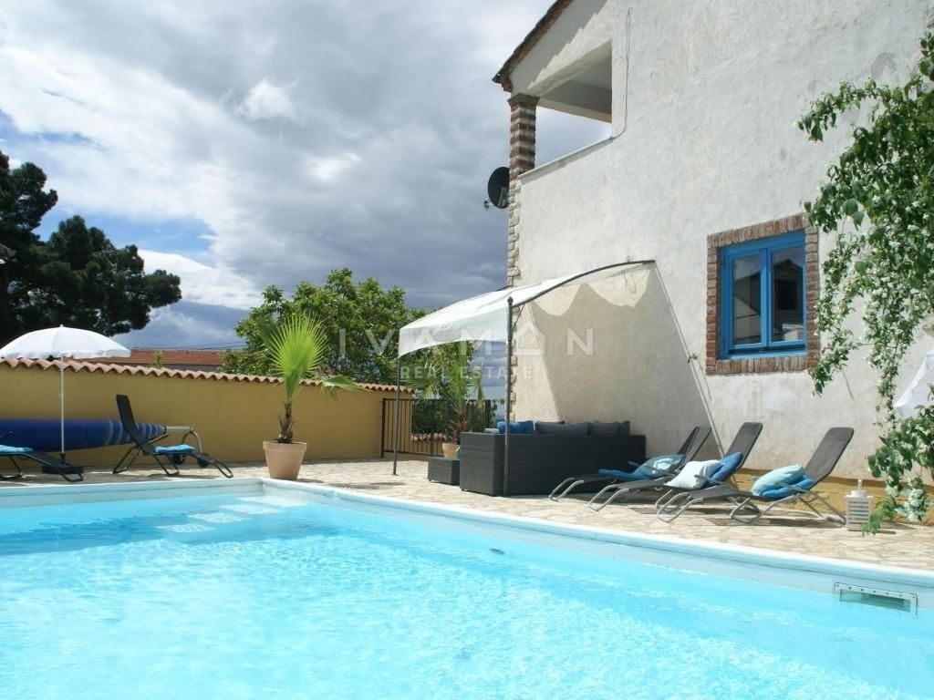 OCCASIONE: Casa indipendente con piscina