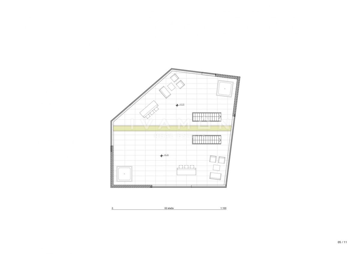Appartamento con due camere da letto e terrazza sul tetto, a 4 km da Poreč
