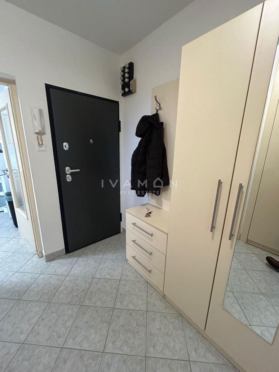 Appartamento con Due Camere da Letto nella Migliore Zona di Parenzo