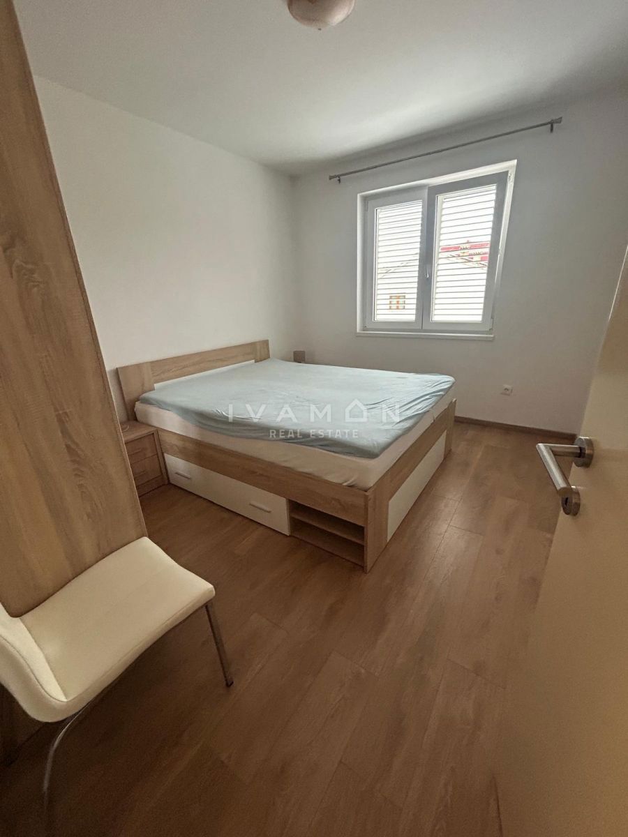 Appartamento con Due Camere da Letto nella Migliore Zona di Parenzo