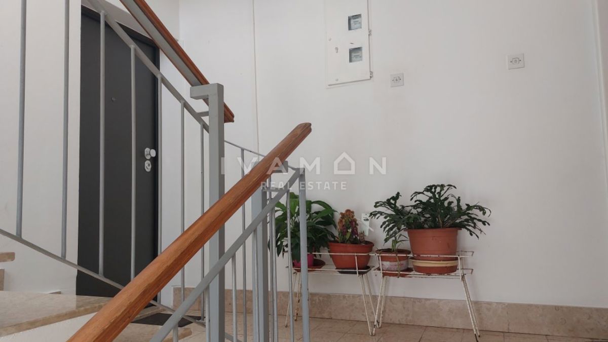 Appartamento con Due Camere da Letto nella Migliore Zona di Parenzo