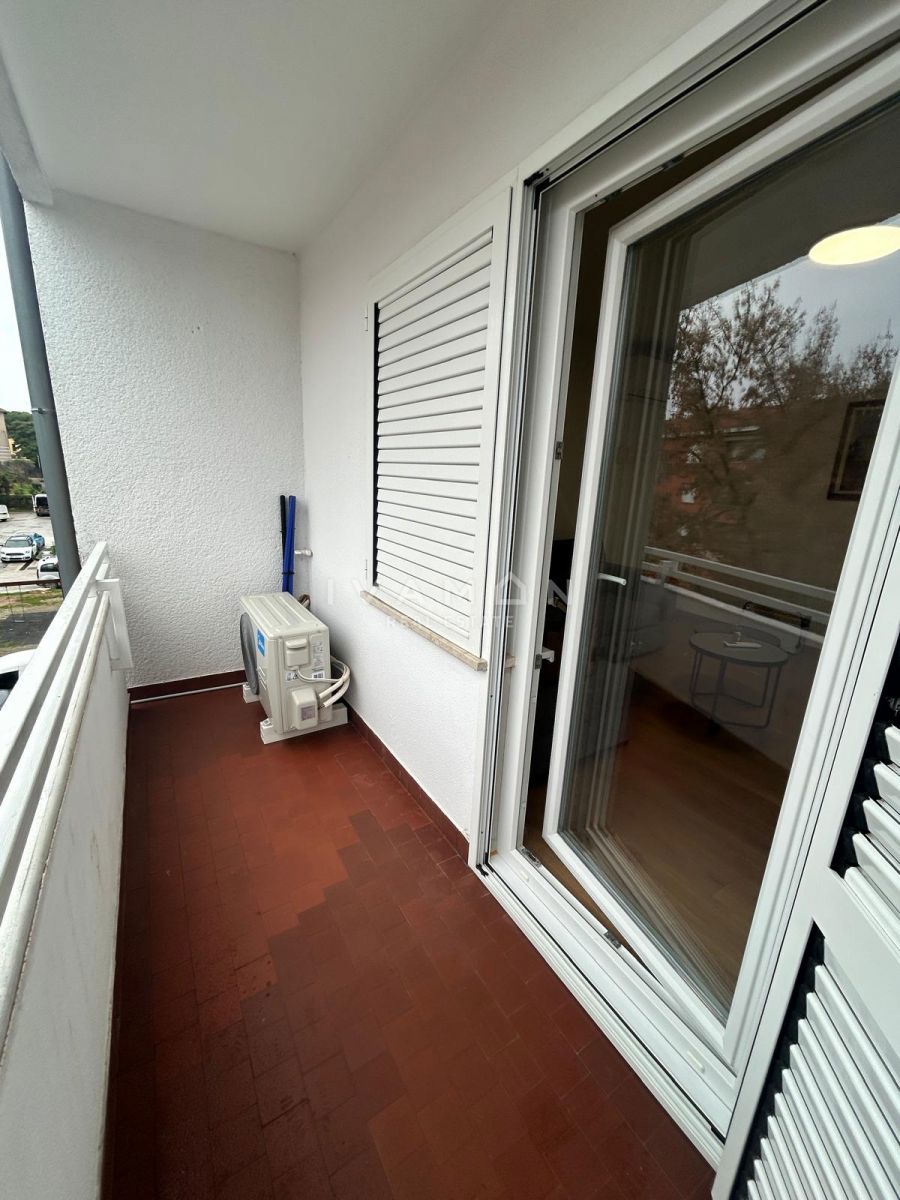 Appartamento con Due Camere da Letto nella Migliore Zona di Parenzo