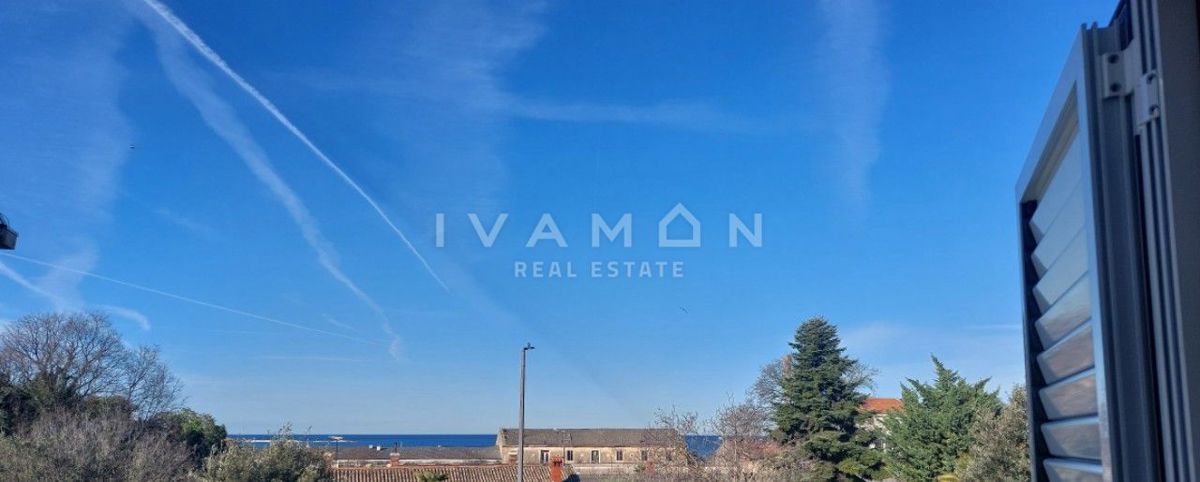 Appartamento con Due Camere da Letto nella Migliore Zona di Parenzo