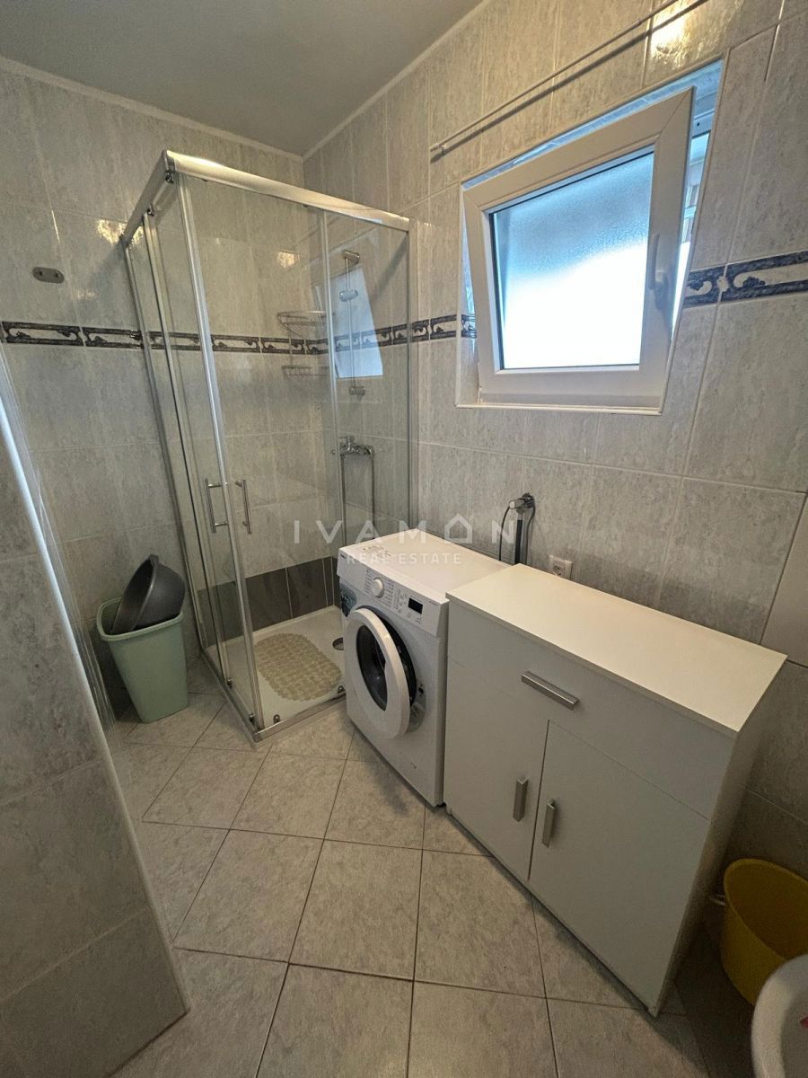 Appartamento con Due Camere da Letto nella Migliore Zona di Parenzo