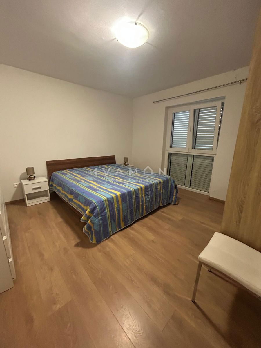 Appartamento con Due Camere da Letto nella Migliore Zona di Parenzo