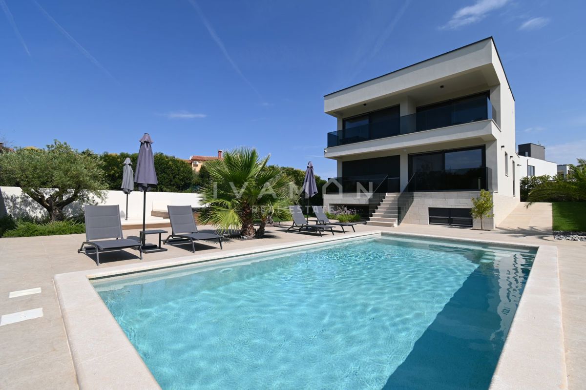 Villa indipendente con piscina a 2 km dal centro di Parenzo