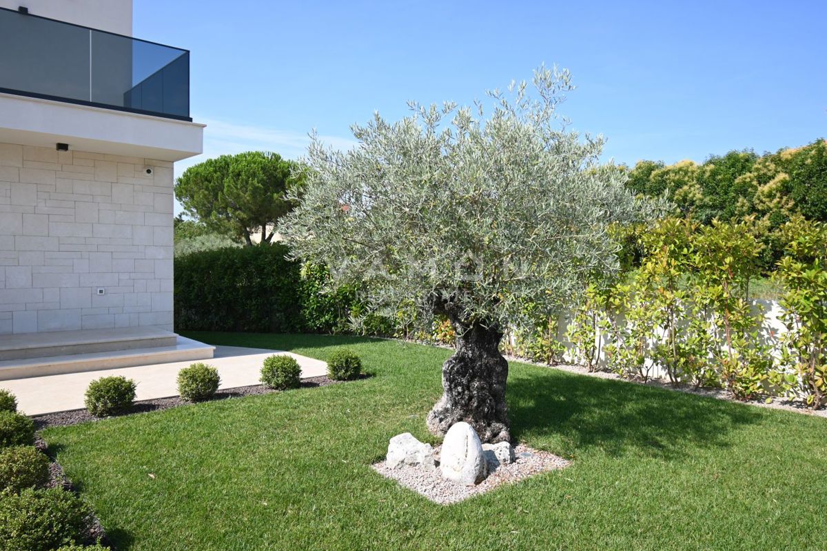 Villa indipendente con piscina a 2 km dal centro di Parenzo