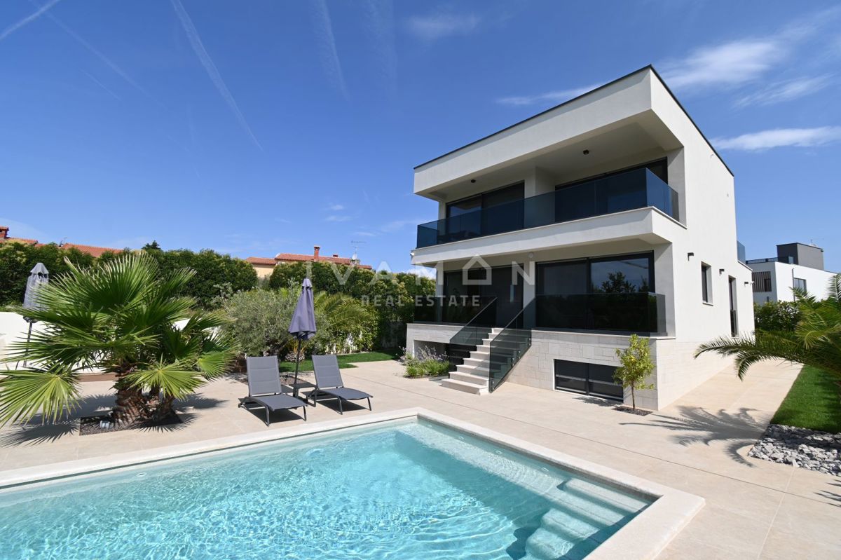 Villa indipendente con piscina a 2 km dal centro di Parenzo