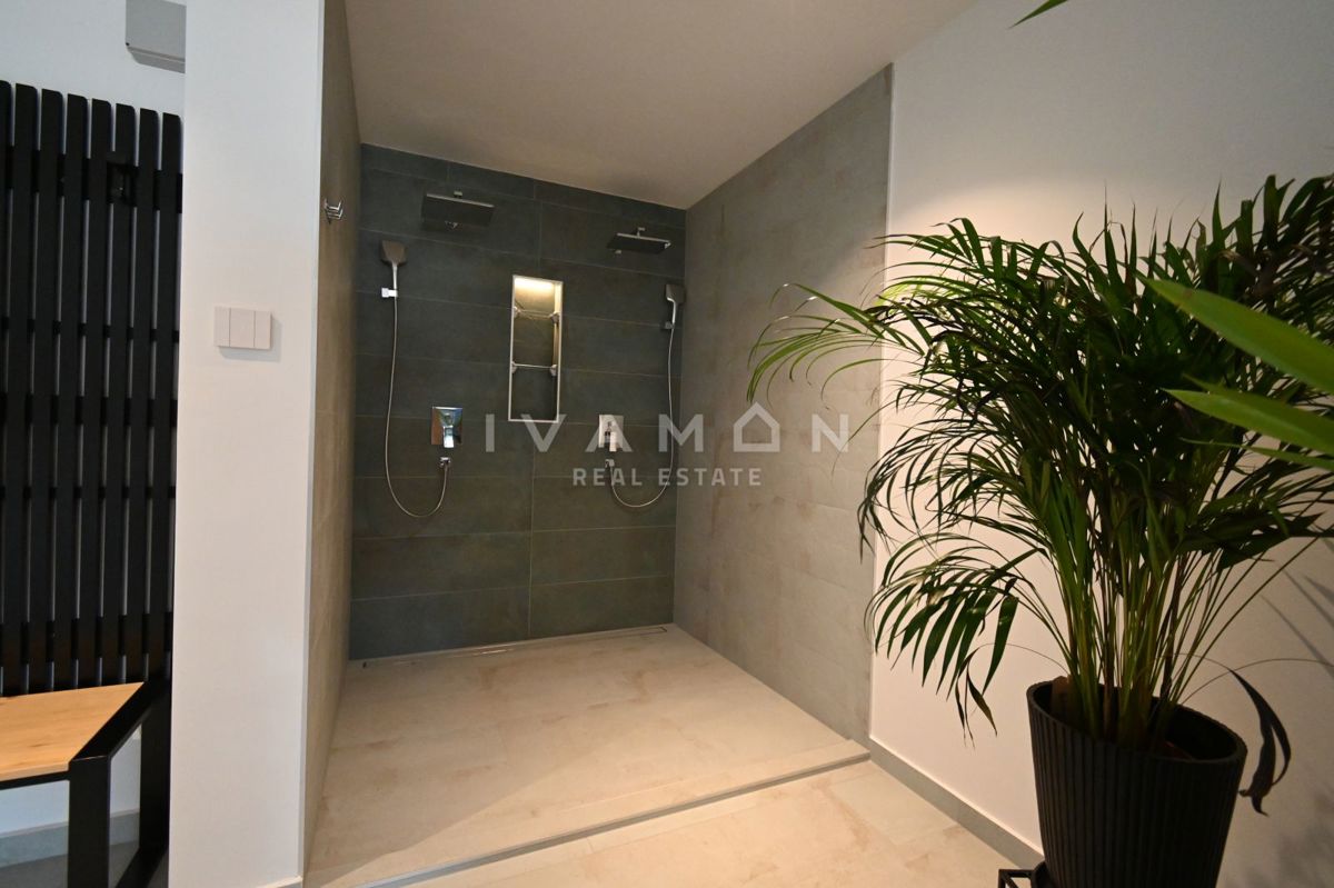 Villa indipendente con piscina a 2 km dal centro di Parenzo