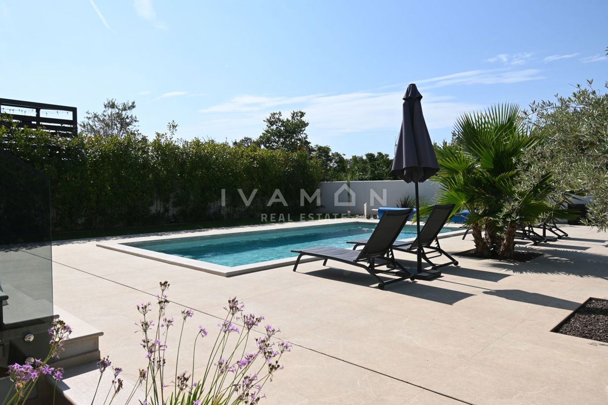 Villa indipendente con piscina a 2 km dal centro di Parenzo