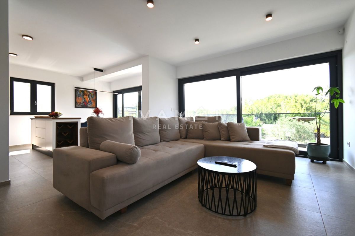 Villa indipendente con piscina a 2 km dal centro di Parenzo