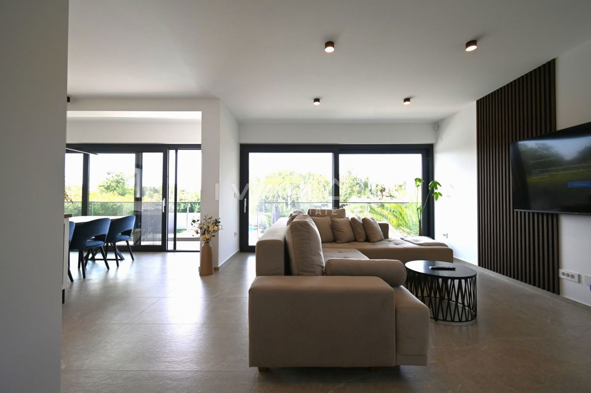 Villa indipendente con piscina a 2 km dal centro di Parenzo