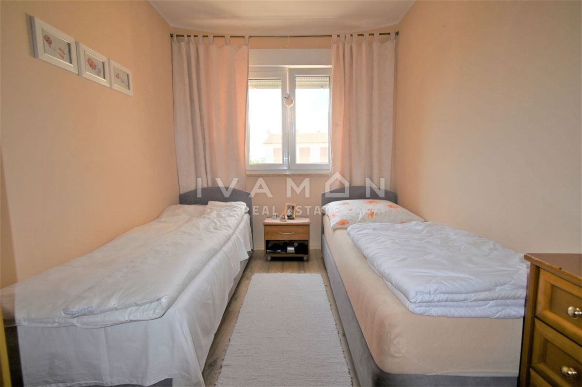 Casa con due appartamenti a 3 km dal centro di Parenzo