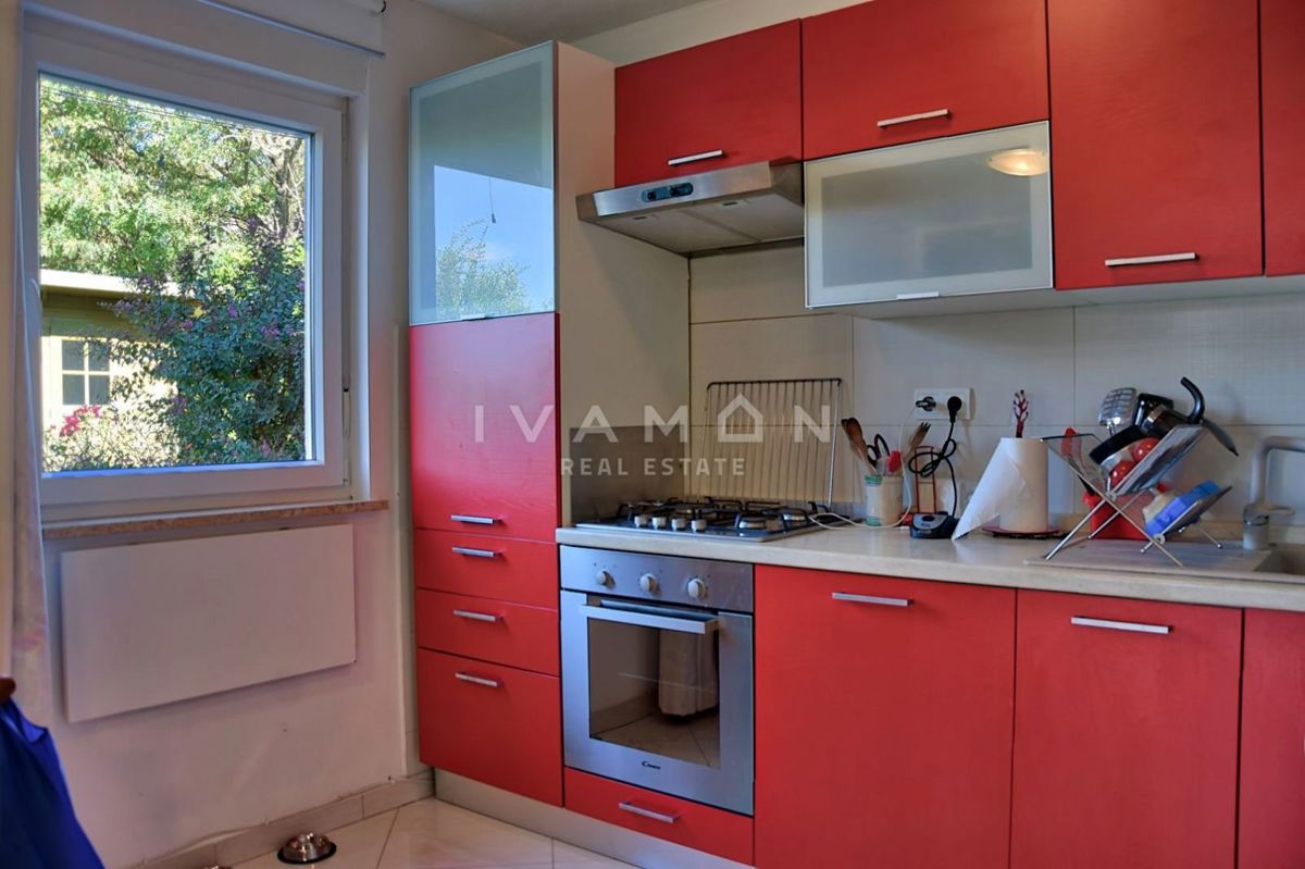 Appartamento con Due Camere da Letto e Grande Giardino, a 2 km dal Mare