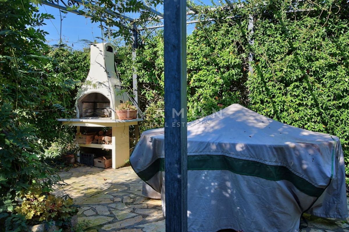 Appartamento con Due Camere da Letto e Grande Giardino, a 2 km dal Mare