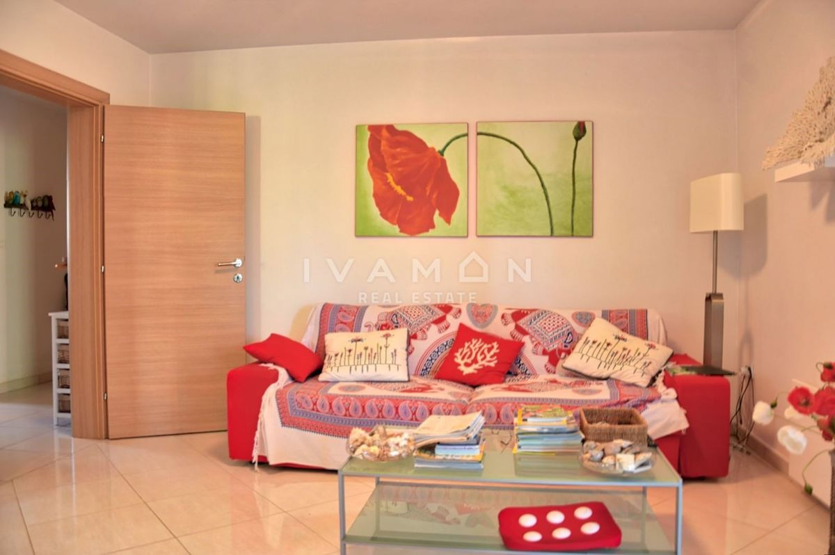 Appartamento con Due Camere da Letto e Grande Giardino, a 2 km dal Mare