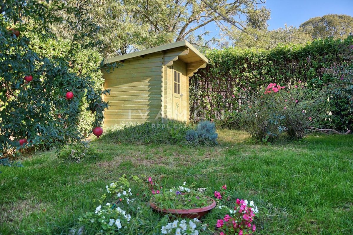 Appartamento con Due Camere da Letto e Grande Giardino, a 2 km dal Mare