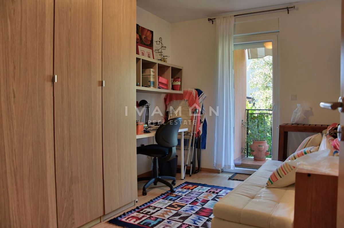 Appartamento con Due Camere da Letto e Grande Giardino, a 2 km dal Mare