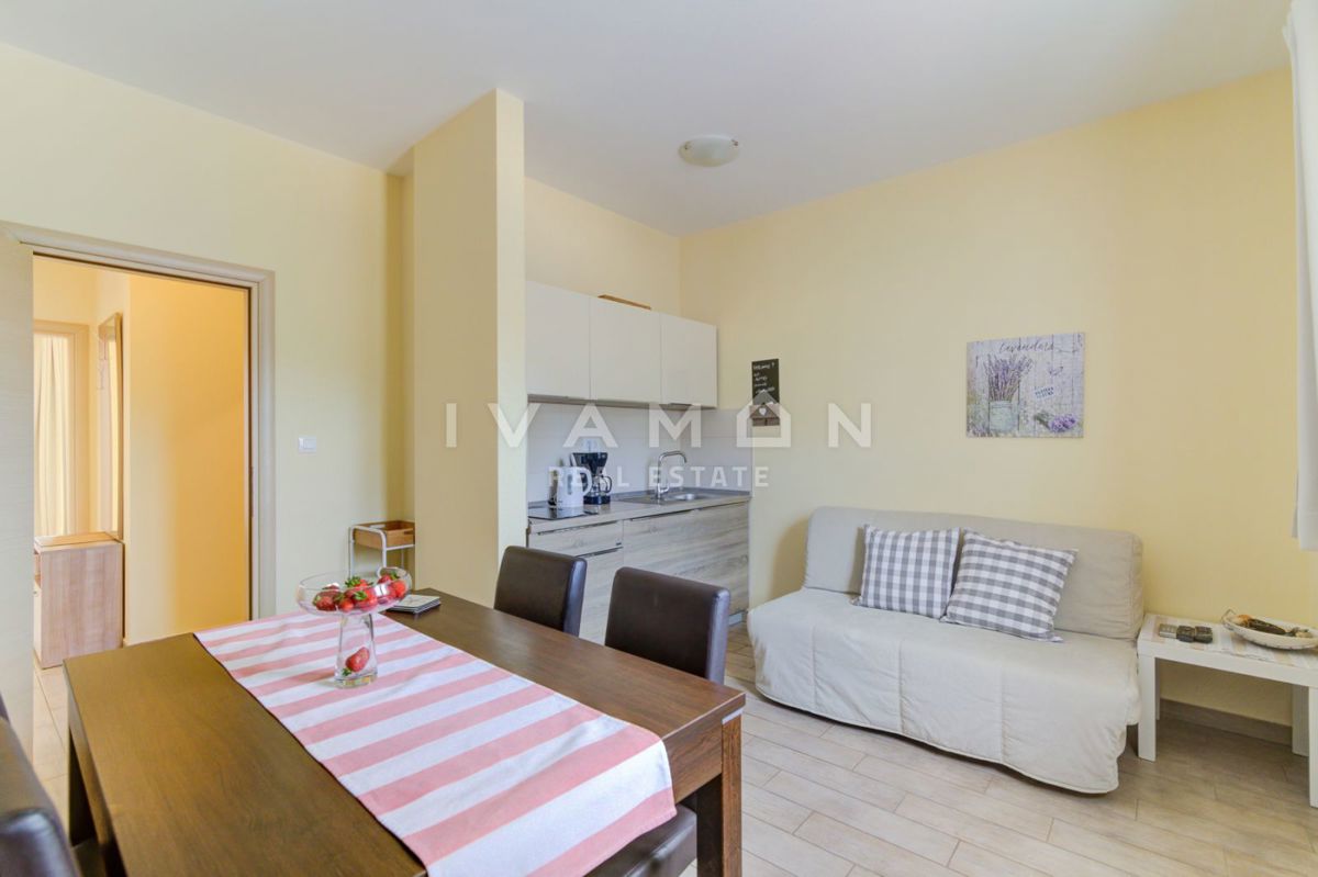 Imponente villa con dieci appartamenti a 50 m dal mare