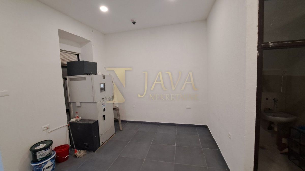 Commerciale Belveder, Rijeka, 22m2