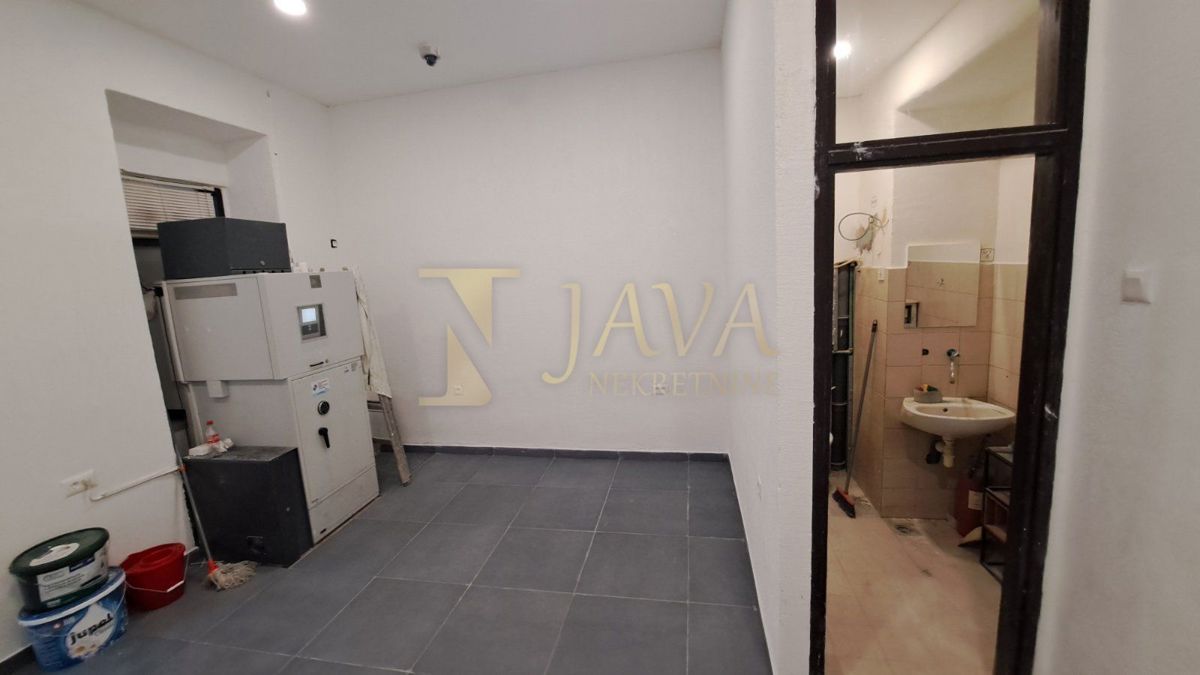 Commerciale Belveder, Rijeka, 22m2