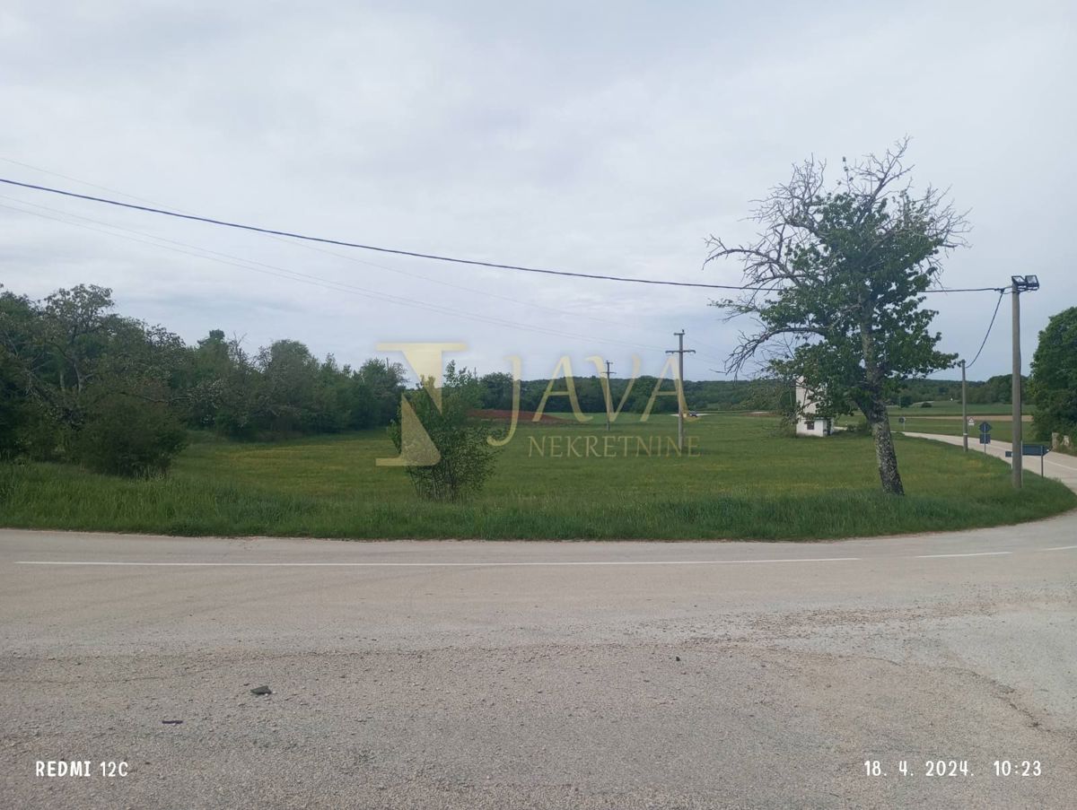 Terreno Grožnjan, 7.136m2