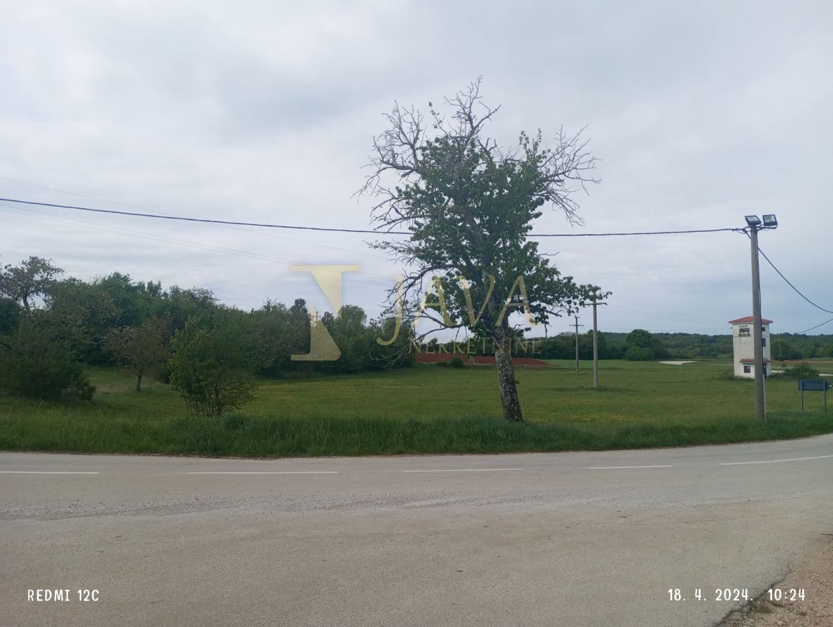 Terreno Grožnjan, 7.136m2