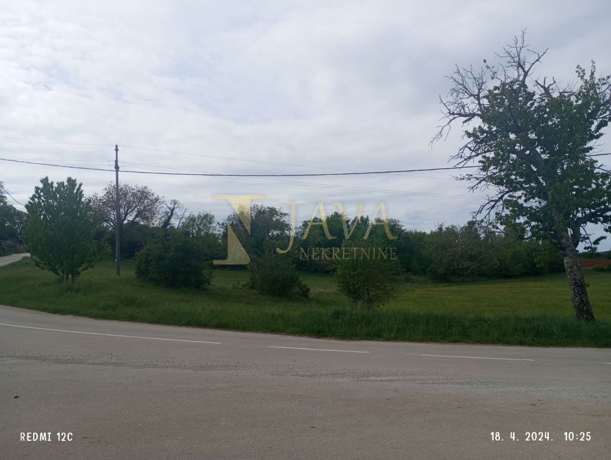 Terreno Grožnjan, 7.136m2