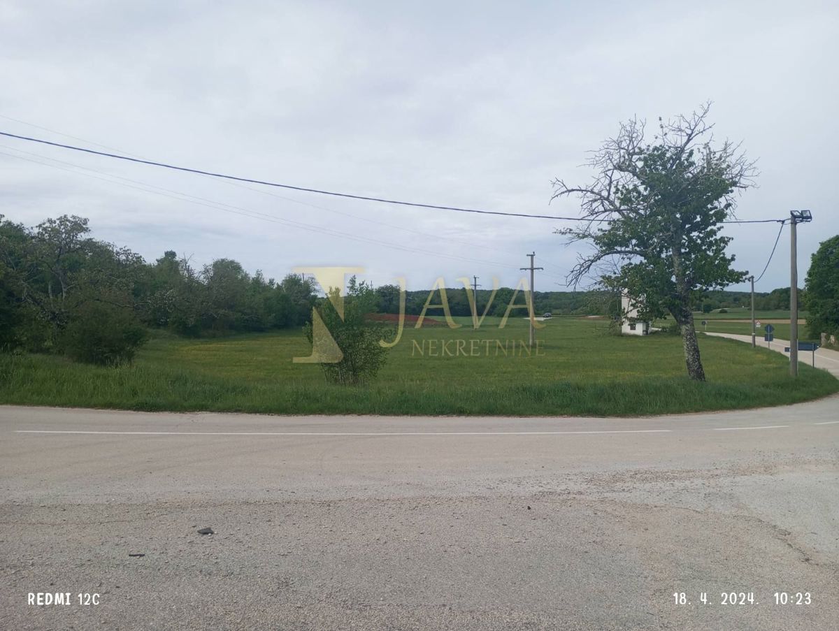 Terreno Grožnjan, 7.136m2