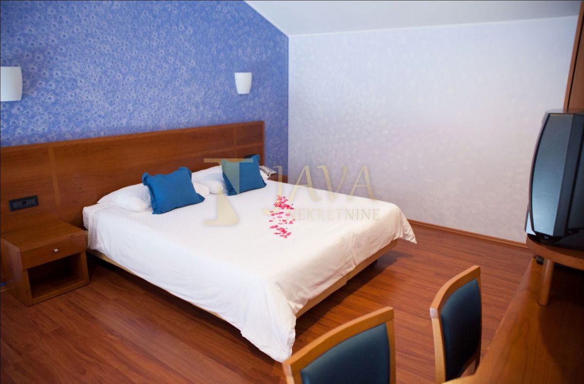 Commerciale Martinšćica, Cres, 3.680m2