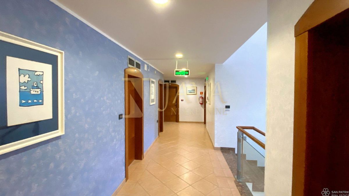 Commerciale Martinšćica, Cres, 3.680m2