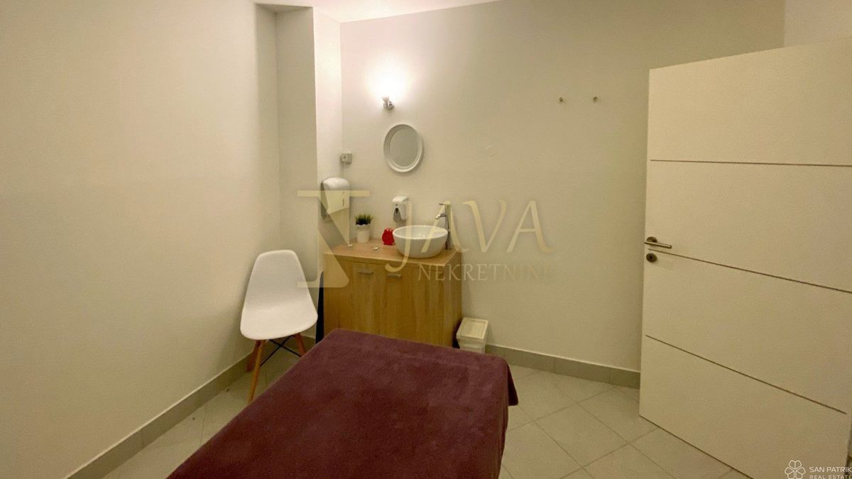 Commerciale Martinšćica, Cres, 3.680m2