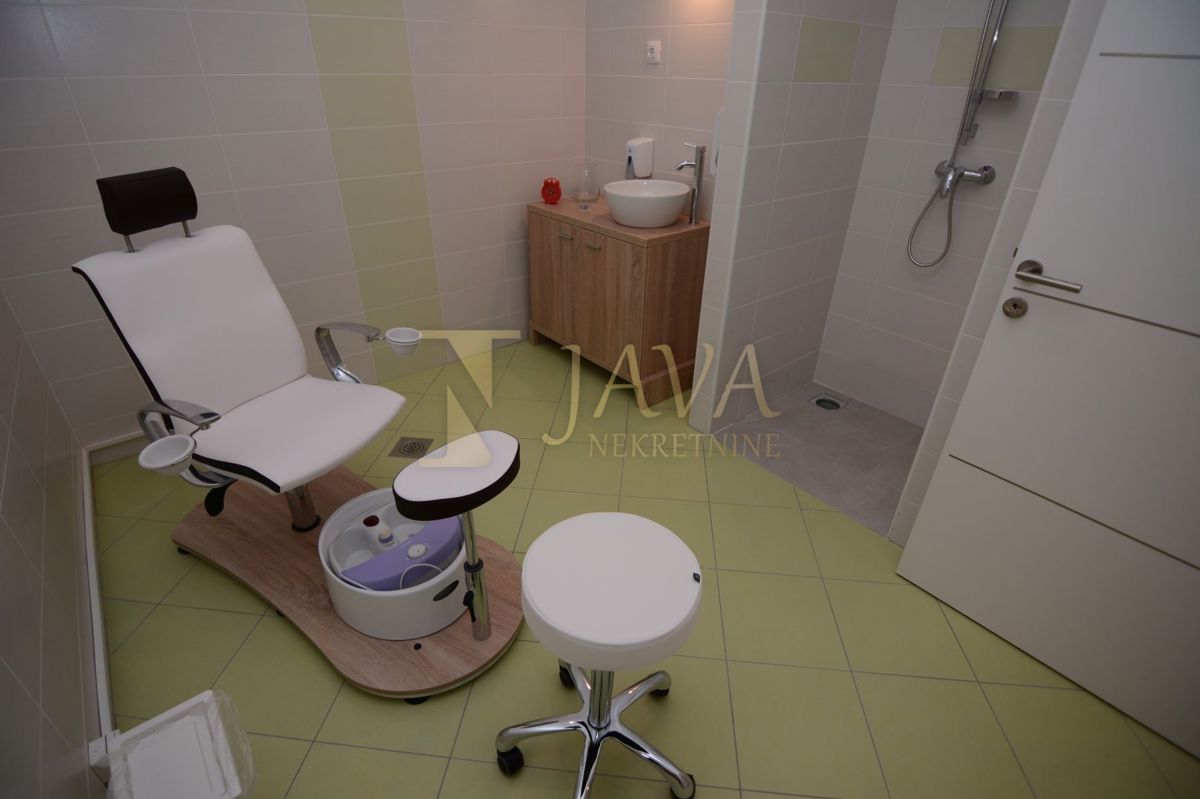 Commerciale Martinšćica, Cres, 3.680m2