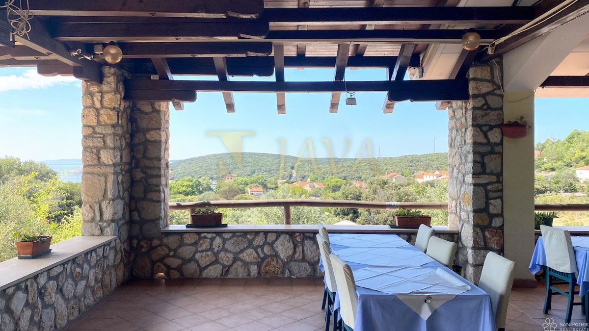 Commerciale Martinšćica, Cres, 3.680m2