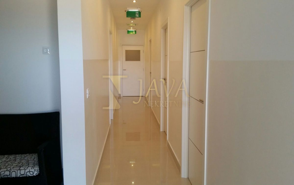 Commerciale Martinšćica, Cres, 3.680m2