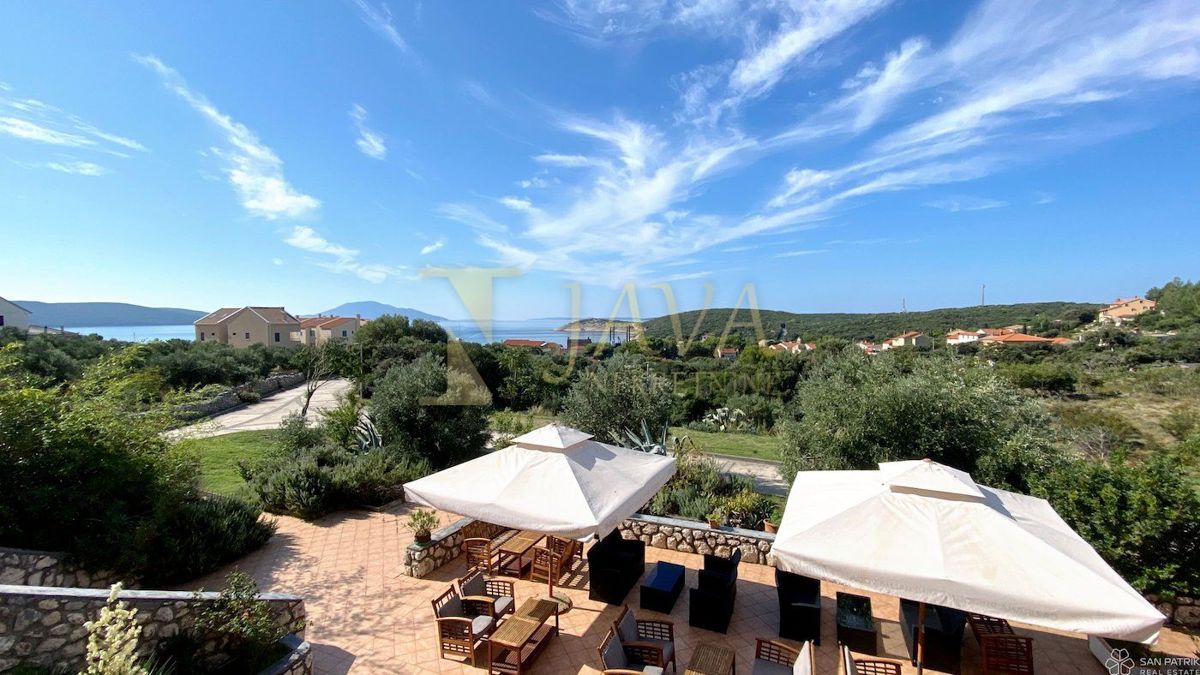 Commerciale Martinšćica, Cres, 3.680m2