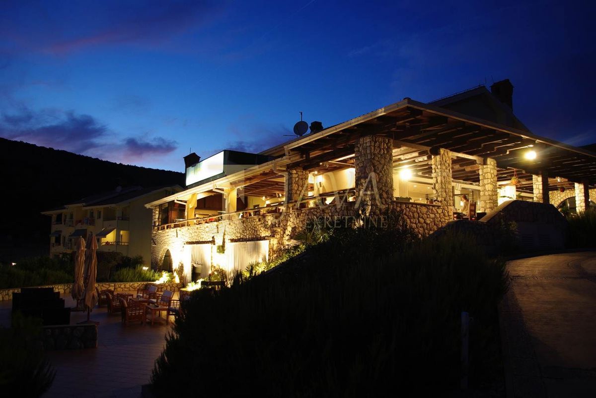 Commerciale Martinšćica, Cres, 3.680m2