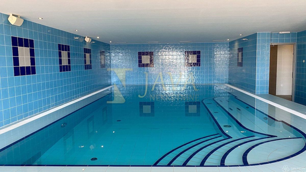 Commerciale Martinšćica, Cres, 3.680m2