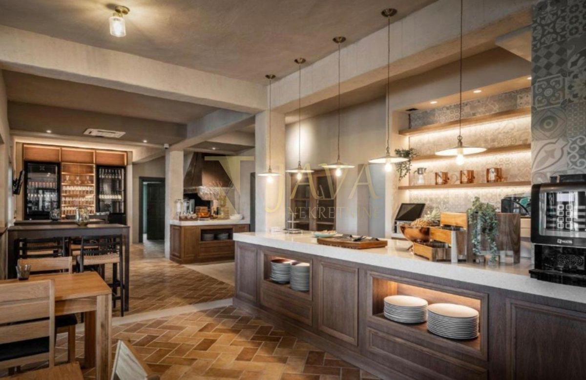 Commerciale Žbandaj, Poreč, 650m2