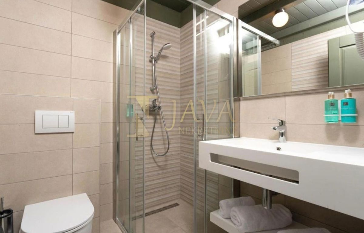 Commerciale Žbandaj, Poreč, 650m2