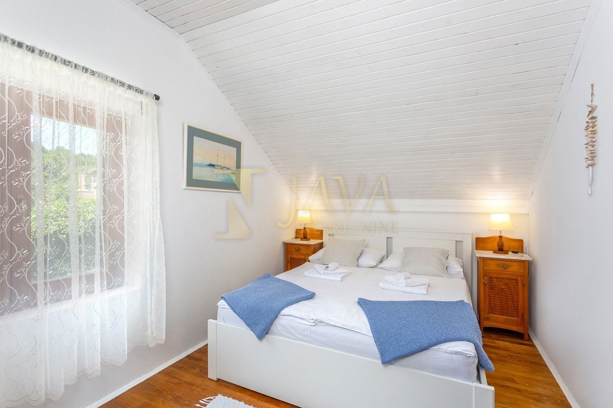 Casa Risika, Vrbnik, 205m2