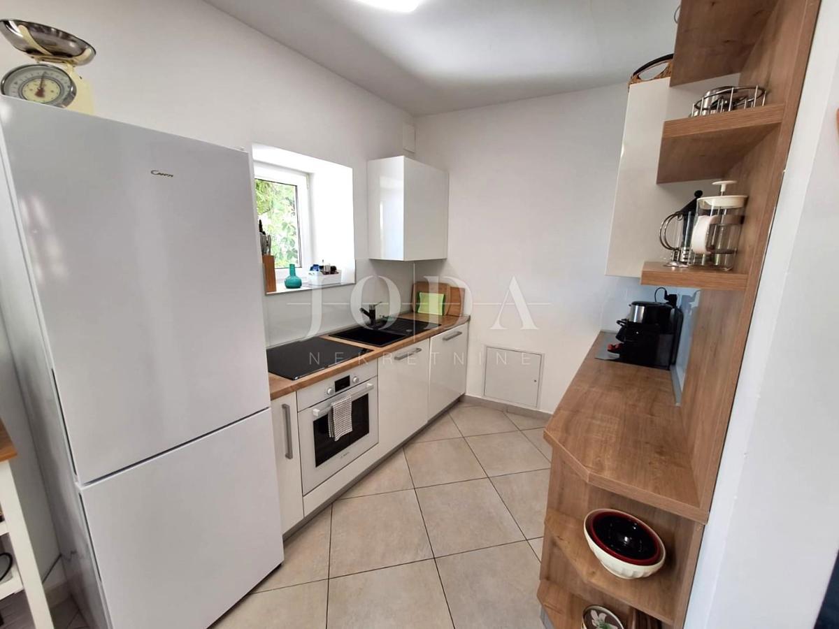 Isola di Krk, Malinska - casa in pietra con piscina