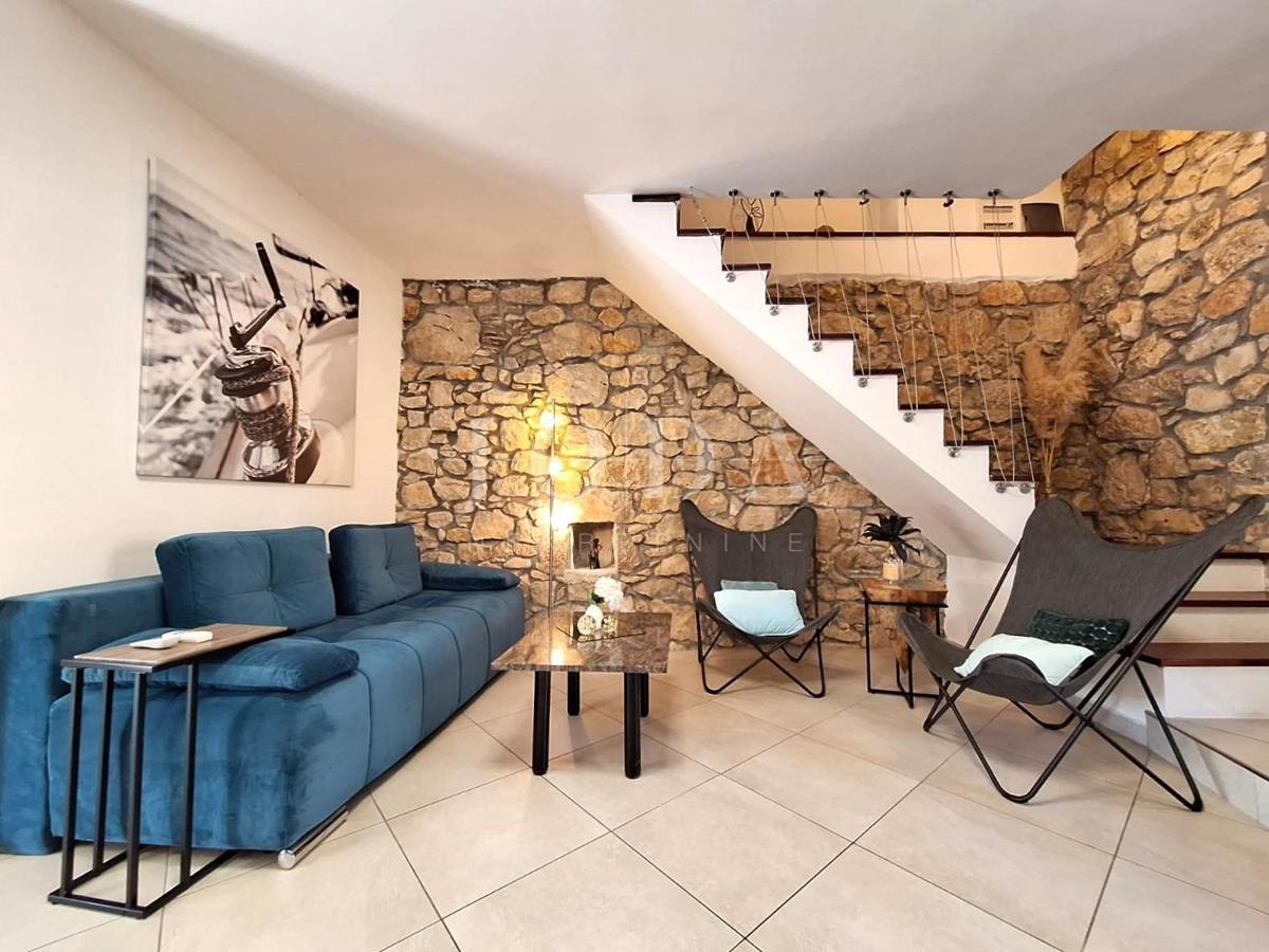 Isola di Krk, Malinska - casa in pietra con piscina