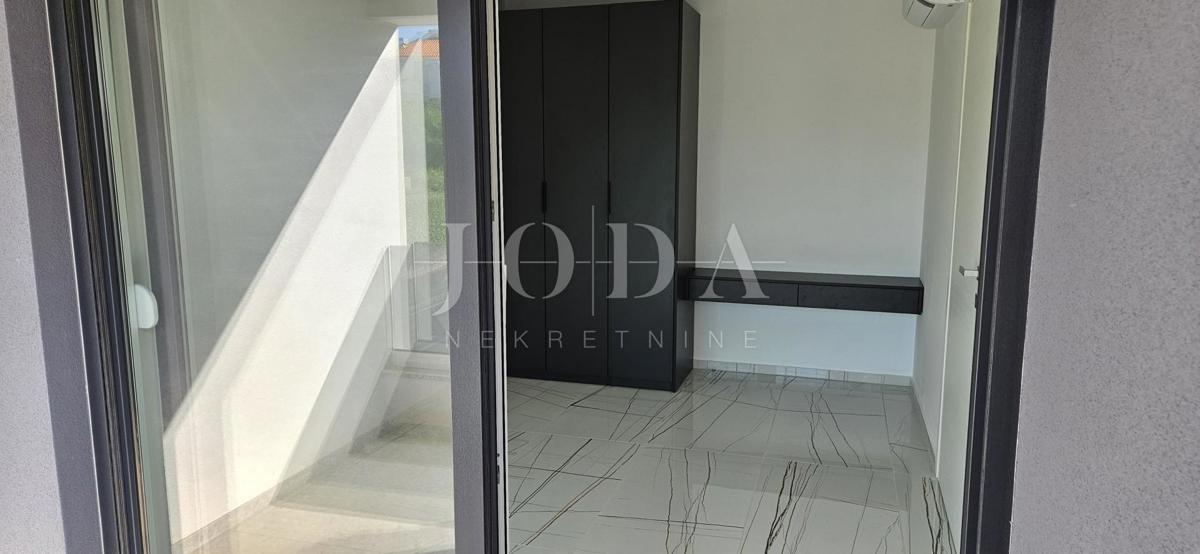 Novalja, edificio nuovo, piano terra, 2 camere da letto