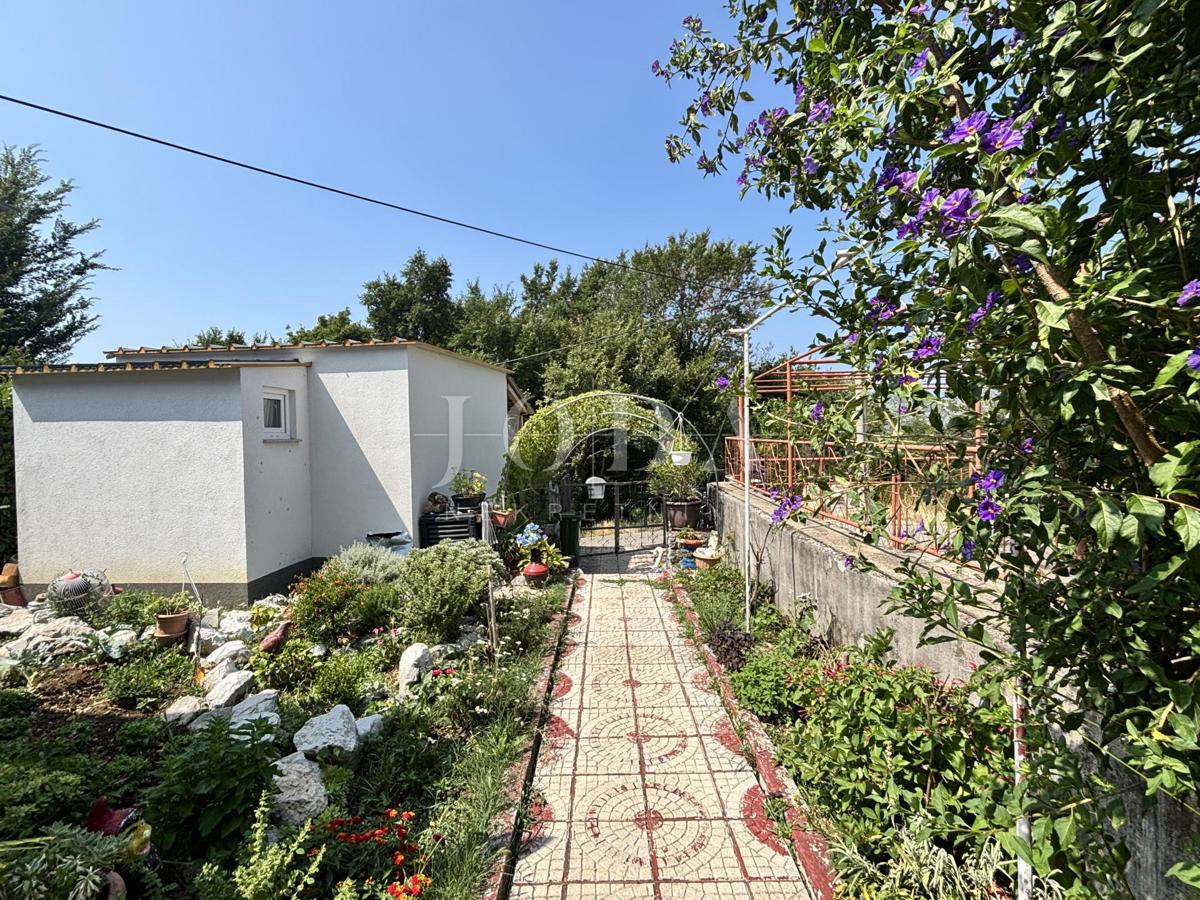 Kostelj, Casa con Potenziale e Giardino Curato